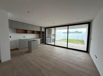 Casa de 3 ambientes, Córdoba · Dúplex de 3 Dorm. con Patio, Galería y Cochera Doble – Campo Chico