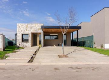 Casa de 5 ambientes, Chacras de Coria · Casa Moderna y Luminosa 3 Dorm. en Barrio Rincon Viamonte