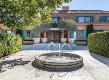 Casa · 1725m² · 7 Ambientes · 10 Cocheras · Casa Al Golf en Lagartos