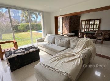 Casa · 1100m² · 5 Ambientes · Espectacular Casa en Campo Chico
