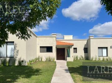Casa · 1518m² · 6 Ambientes · 2 Cocheras · Casa Alquiler Temporal Enero/febrero