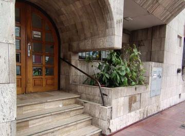 Oficina comercial de 6 ambientes, Ciudad de Mendoza · Alquiler Oficina o Consultorio, Calle Rivadavia Esquina Peru