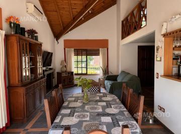 Casa · 173m² · 5 Ambientes · 3 Cocheras · Venta Casa 5 Ambientes con Amplio Parque y Pileta en Maschwitz Village