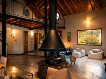 Casa · 415m² · 6 Ambientes · 2 Cocheras · Casa en Venta en Campos de Roca