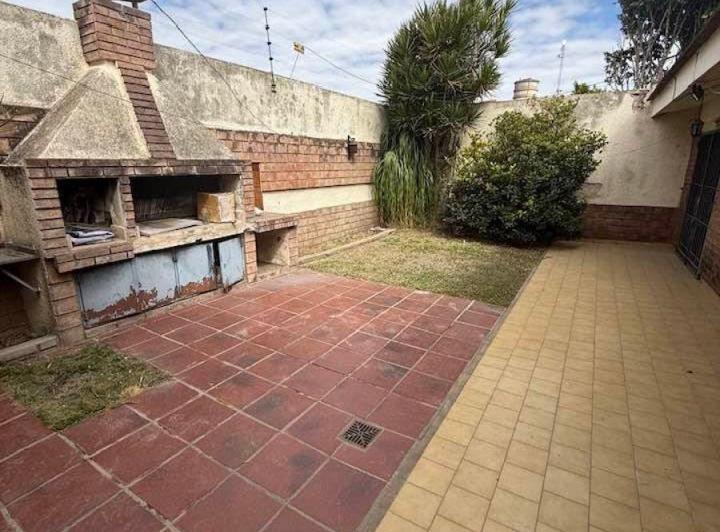 Casa · 200m² · 6 Ambientes · 1 Cochera