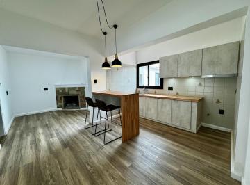 Casa · 107m² · 4 Ambientes · 1 Cochera · Venta de Casa de 3 Dorm. en Colonia del Sacramento, Uruguay