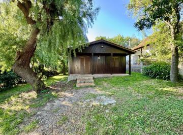 Casa · 500m² · 3 Ambientes · 1 Cochera · Colonia - Venta y Alquiler de Casa en Madera de 2 Dorm. en Excelente Zona