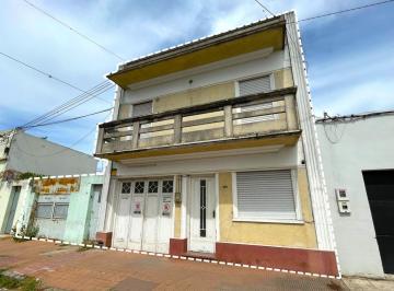 Casa · 245m² · 4 Dormitorios · 4 Cocheras · Casa en Venta