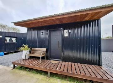Casa · 45m² · 2 Ambientes · 1 Cochera · Alquiler de Casa de 1 Dormitorio con Ingreso de Vehículo en Colonia