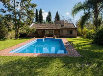 Casa · 120m² · 4 Ambientes · 4 Cocheras · Venta Casa 4 Ambientes con Parque y Pileta en Barrio El Cazador