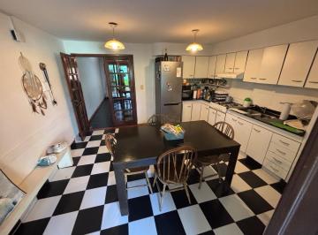Casa · 160m² · 5 Ambientes · 1 Cochera · Casa - Olivos en Venta
