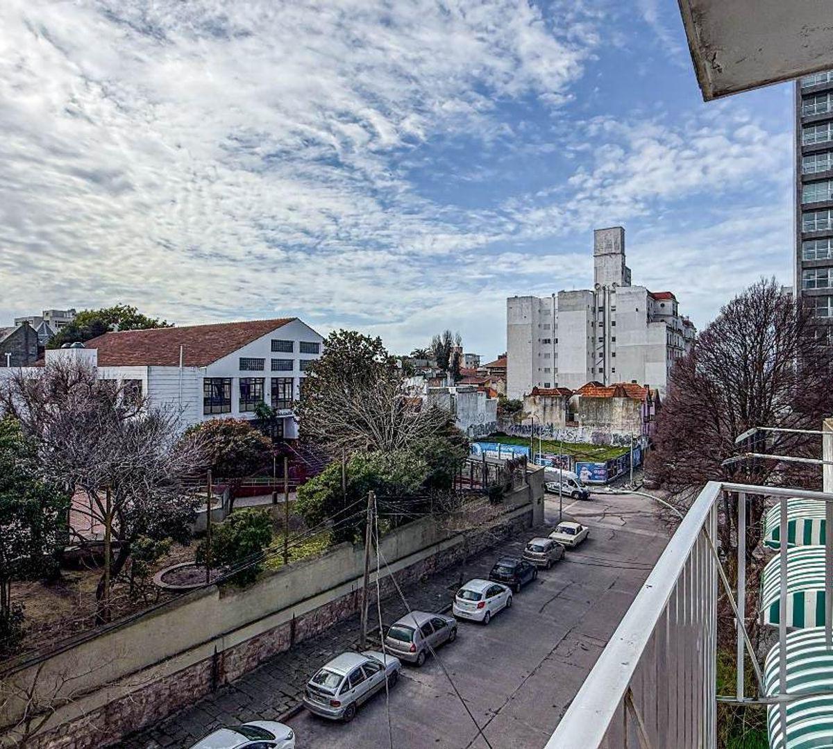 Depto 4 amb, 77m² en Santa Cecilia con cochera — 9 de Julio