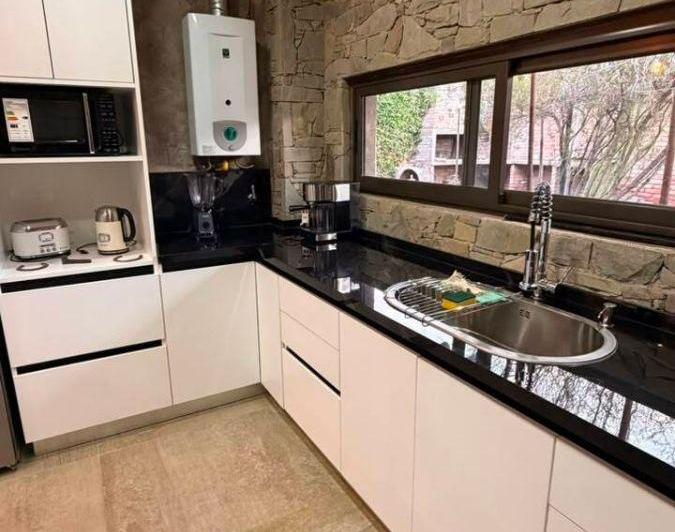 Casa · 1m² · 5 Ambientes · 1 Cochera
