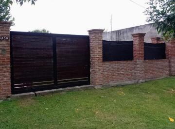 Casa · 52m² · 4 Ambientes · 1 Cochera · Casa 3 Dorm. en Venta con Jardín