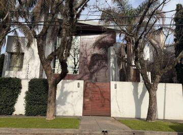 Casa de 6 ambientes, San Isidro · Excelente Propiedad en Las Lomas de San Isidro con Gran Jardín y Excelentes Espacios