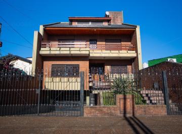 Casa · 449m² · 6 Ambientes · 4 Cocheras · Venta Casa 6 Ambientes con Jardín, Quincho y Garaje en El Palomar.