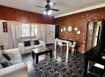 Casa · 122m² · 3 Ambientes · 1 Cochera · Venta Casa 3 Amb. con Cochera en Ituzaingo