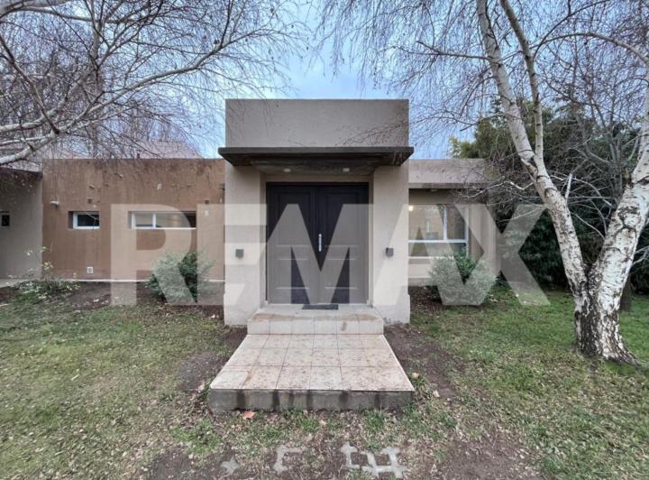 Casa · 237m² · 4 Ambientes · 2 Cocheras