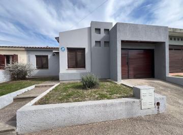 Casa de 5 ambientes, Alta Gracia · Vendo Casa de 2 Dorm con Pileta y Cochera en Portales del Sol Apta Credito