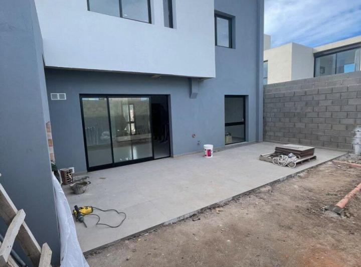 Casa · 220m² · 5 Ambientes · 2 Cocheras