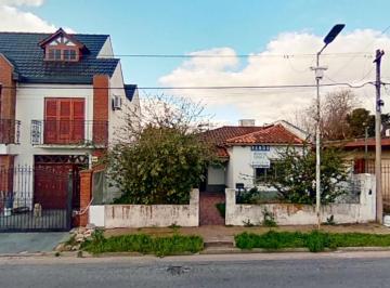Casa · 125m² · 2 Ambientes · Casa de 2 Dorm. - Lote de 10 X 27.5 - La Plata