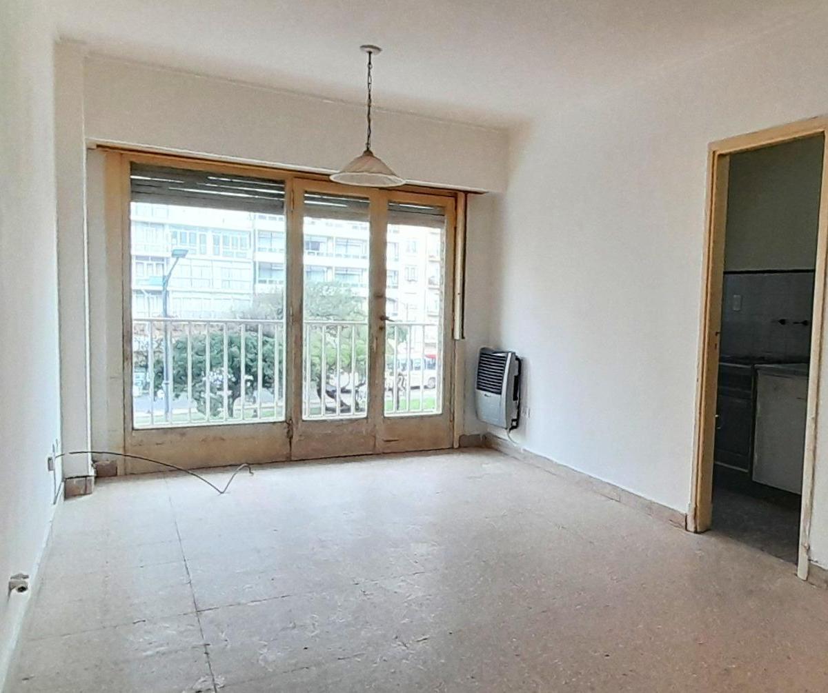 Depto 1 amb, 45m² con balcón — Centro