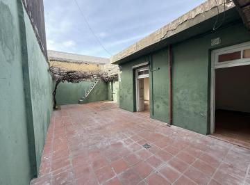 PH · 50m² · 2 Ambientes · Pasillo. Amplio Patio. 1 Dormitorio. Terraza