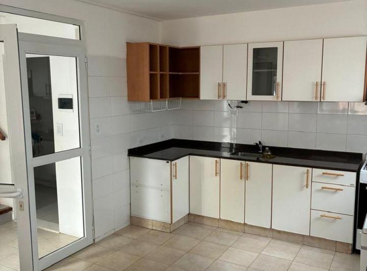 Casa · 100m² · 7 Ambientes