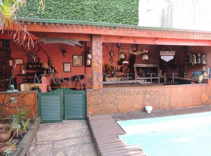 Casa · 234m² · 4 Dormitorios · 2 Cocheras