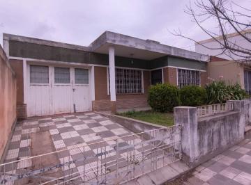 Casa de 8 ambientes, Córdoba · Venta Casa 2 Dorm y Patio Bº Villa Azalais Oeste: