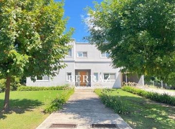 Casa · 340m² · 5 Ambientes · 2 Cocheras · Casa Alquiler Temporario 4 Dorm. Estancias del Pilar Lote de 1400 m² Pilar
