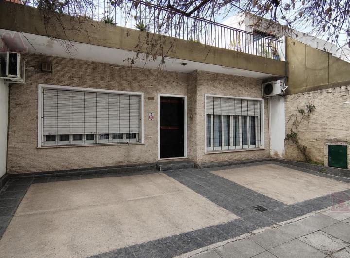 Casa · 144m² · 3 Ambientes · 2 Cocheras
