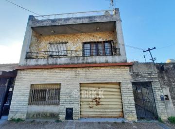 Casa · 187m² · 5 Ambientes · 1 Cochera · Venta en Block en Av Lamadrid Al 1600 - 211 m² de Superficie
