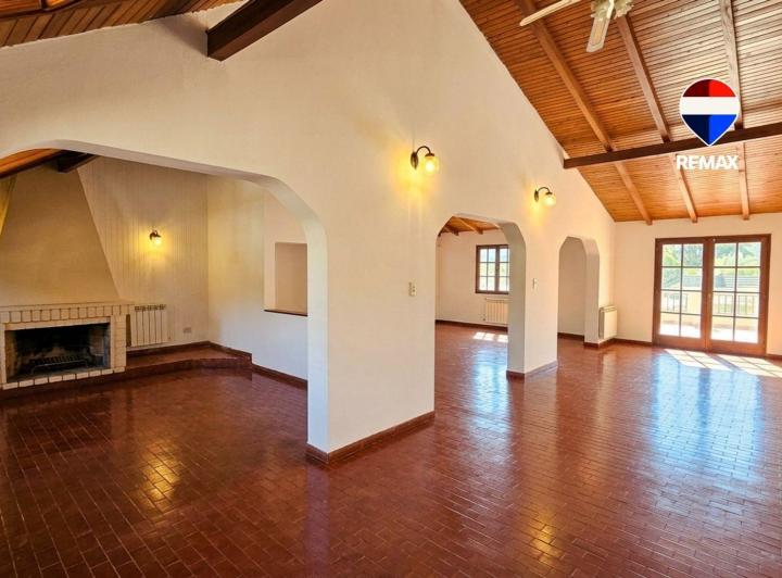 Casa · 400m² · 6 Ambientes · 1 Cochera