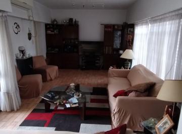 Casa · 195m² · 4 Ambientes · 1 Cochera · Venta Casa 4 Amb. con Cochera - Monte Castro