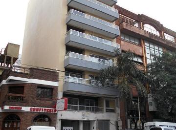 Departamento · 32m² · 1 Ambiente · Venta Departamento 1 Ambiente Al Fte en Flores con Balcón