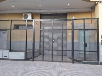 Depósito , Parque Chacabuco · Depósito de 500 m² con Oficinas y Cochera en Alquiler en Parque Chacabuco