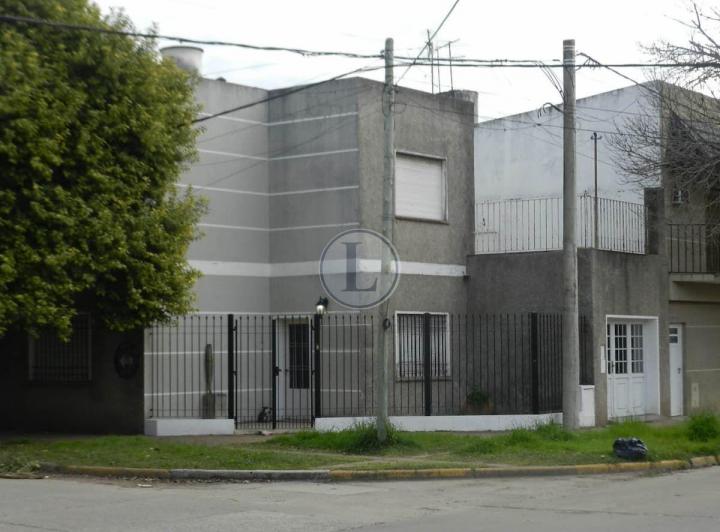 Casa · 211m² · 5 Ambientes · 2 Cocheras