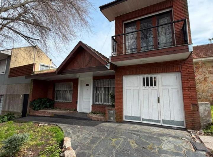 Casa · 190m² · 3 Ambientes · 1 Cochera