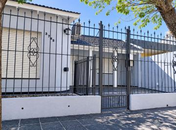 Casa · 126m² · 5 Ambientes · 1 Cochera · Casa Arenales 376 de Santa Rosa