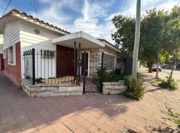 Casa · 166m² · 9 Ambientes · 1 Cochera · Venta Casa Esquina 3 Dorm Crisol Sud