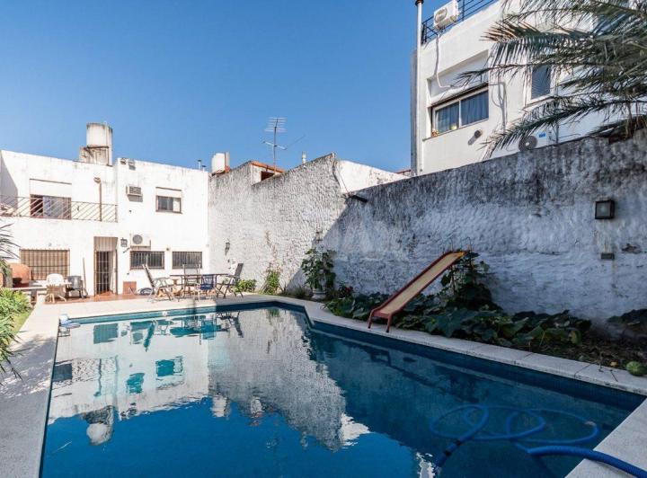 Casa · 261m² · 6 Ambientes · 2 Cocheras
