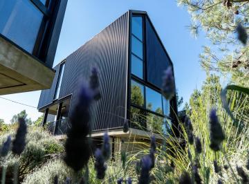 Casa · 120m² · 4 Ambientes · 2 Cocheras · Cabaña en Venta en La Loma, La Cumbre, Córdoba