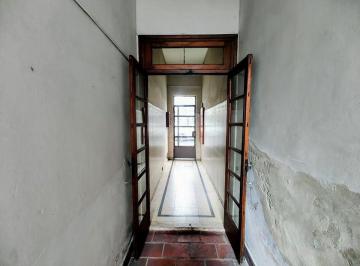 PH de 3 ambientes, Rosario · Casa de Pasillo a Reciclar con Patio Exclusivo, 83 m² Totales, España 1453, Centro.