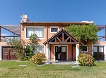 Casa · 659m² · 5 Ambientes · 1 Cochera · Casa - Montoya