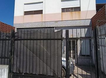 Casa · 70m² · 4 Ambientes · 1 Cochera · Casa en Venta 3 Dorm. y Patio Apto Credito