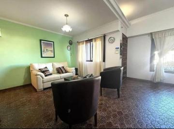 Casa · 167m² · 7 Ambientes · 2 Cocheras · Chalet en Venta en Tolosa