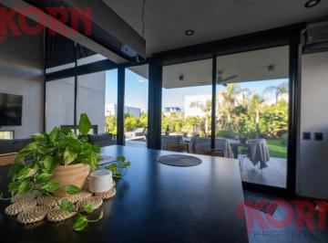 Casa · 281m² · 4 Ambientes · 2 Cocheras · Venta Casa 4 Ambientes en Los Castaños