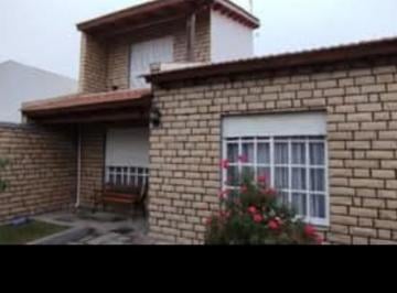 Casa de 6 ambientes, Villa Regina · Vendo Casa en V. Regina