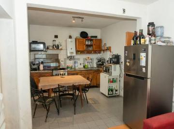 Casa · 223m² · 5 Ambientes · 1 Cochera · Casa en Venta – Pío Baroja 266, Villa Centenario | Terreno de 298 m²